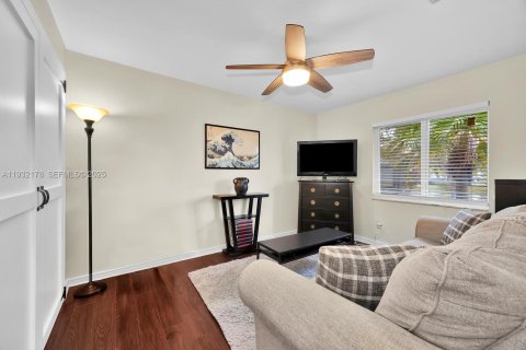 Купить виллу или дом в Майами, Флорида 5 спален, 196.21м2, № 1996206 - фото 7