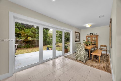 Купить виллу или дом в Майами, Флорида 5 спален, 196.21м2, № 1996206 - фото 2