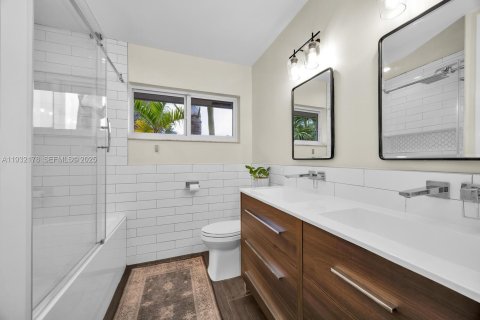 Купить виллу или дом в Майами, Флорида 5 спален, 196.21м2, № 1996206 - фото 8