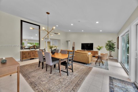 Casa en venta en Miami, Florida, 5 dormitorios, 196.21 m2 № 1996206 - foto 28