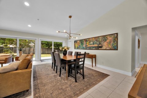 Casa en venta en Miami, Florida, 5 dormitorios, 196.21 m2 № 1996206 - foto 26