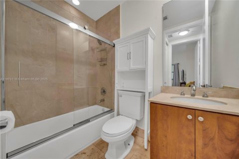 Condo in Coral Gables, Florida, 2 bedrooms  № 1925513 - photo 14