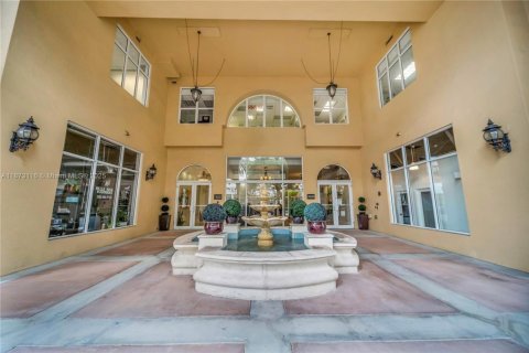 Condo in Coral Gables, Florida, 2 bedrooms  № 1925513 - photo 17