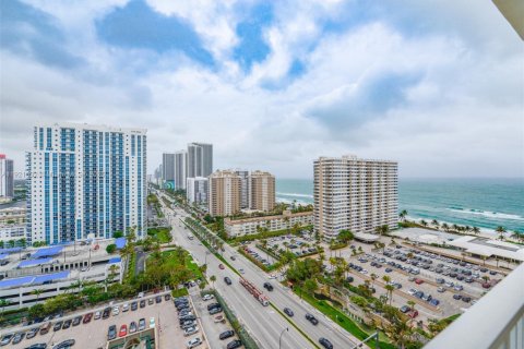 Condo à Hallandale Beach, Floride, 2 chambres  № 2084669