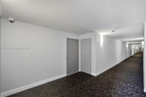 Copropriété à vendre à Hallandale Beach, Floride: 3 chambres, 132.85 m2 № 1935978 - photo 2