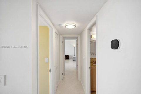 Copropriété à vendre à Hallandale Beach, Floride: 3 chambres, 132.85 m2 № 1935978 - photo 24