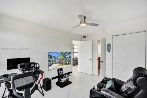 Copropriété à vendre à Hallandale Beach, Floride: 3 chambres, 132.85 m2 № 1935978 - photo 21