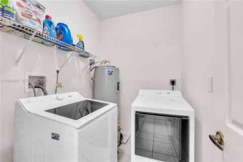 Купить виллу или дом в Корал-Спрингс, Флорида 4 спальни, 234.67м2, № 2022160 - фото 9