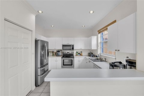 Купить виллу или дом в Корал-Спрингс, Флорида 4 спальни, 234.67м2, № 2022160 - фото 14