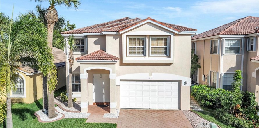 Дом в Корал-Спрингс, Флорида 4 спальни, 234.67м2 № 2022160