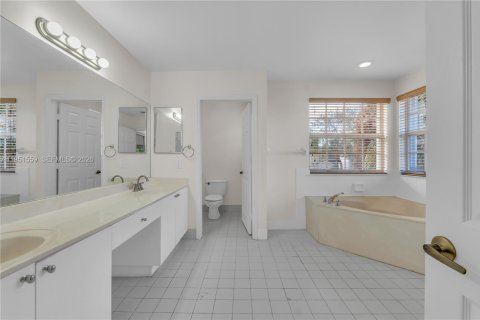 Купить виллу или дом в Корал-Спрингс, Флорида 4 спальни, 234.67м2, № 2022160 - фото 25