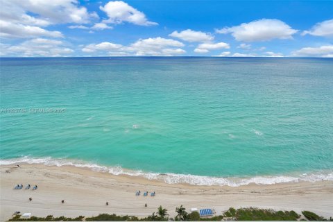 Condo in Sunny Isles Beach, Florida, 3 bedrooms  № 1992100 - photo 2