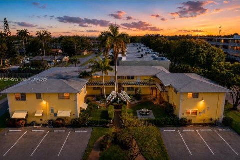 Condominio en Hollywood, Florida, 1 dormitorio  № 2084953