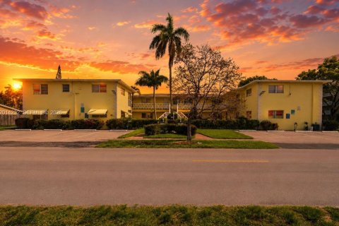 Condominio en venta en Hollywood, Florida, 1 dormitorio, 76.64 m2 № 2084953 - foto 3