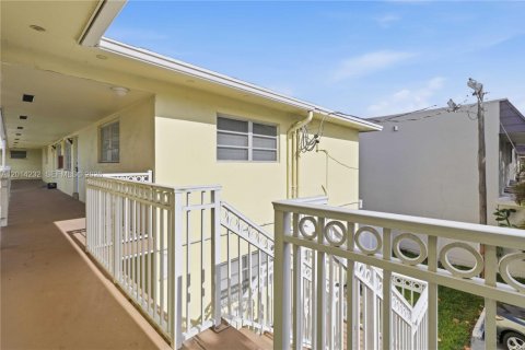 Condominio en venta en Hollywood, Florida, 1 dormitorio, 76.64 m2 № 2084953 - foto 6