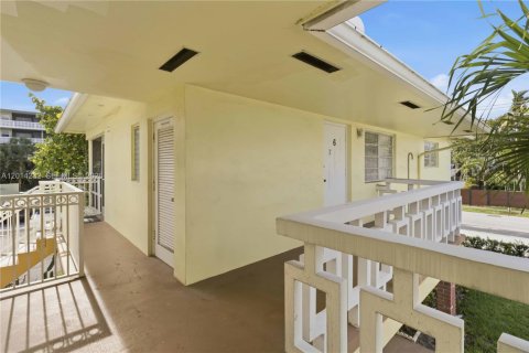 Condominio en venta en Hollywood, Florida, 1 dormitorio, 76.64 m2 № 2084953 - foto 4