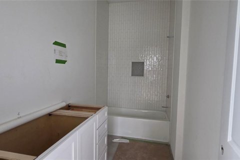 House in Tampa, Florida 4 bedrooms, 342.07 sq.m. № 1562025 - photo 11