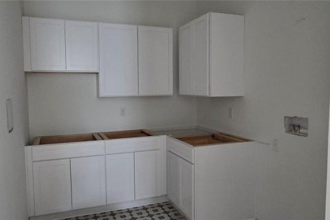 House in Tampa, Florida 4 bedrooms, 342.07 sq.m. № 1562025 - photo 9