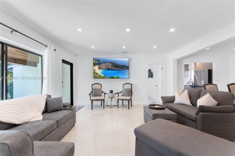 House in Miami, Florida 3 bedrooms, 142.88 sq.m. № 1976938 - photo 28