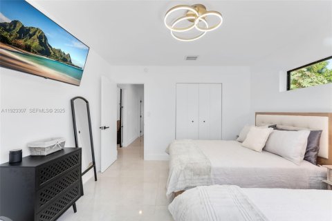 House in Miami, Florida 3 bedrooms, 142.88 sq.m. № 1976938 - photo 8