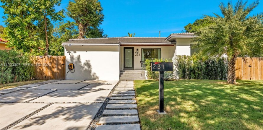 House in Miami, Florida 3 bedrooms, 142.88 sq.m. № 1976938