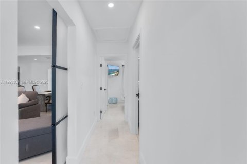 House in Miami, Florida 3 bedrooms, 142.88 sq.m. № 1976938 - photo 9