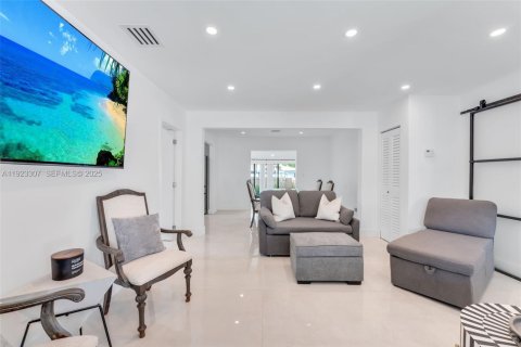 House in Miami, Florida 3 bedrooms, 142.88 sq.m. № 1976938 - photo 22