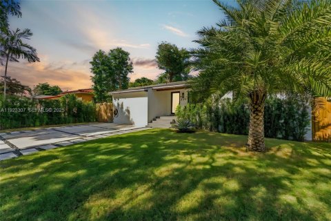 House in Miami, Florida 3 bedrooms, 142.88 sq.m. № 1976938 - photo 4