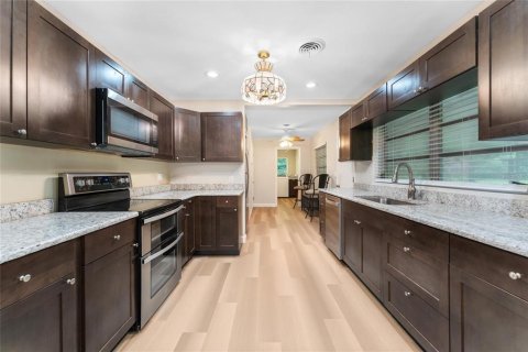 Villa ou maison à louer à Lakeland, Floride: 3 chambres, 151.24 m2 № 1810969 - photo 4