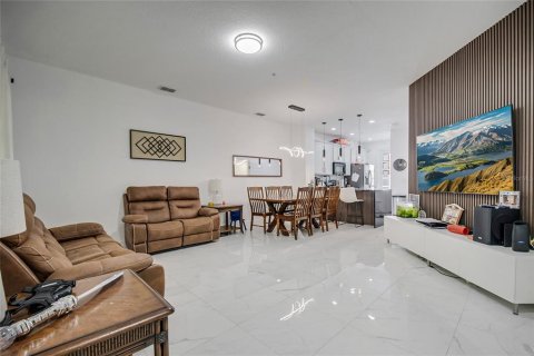 Touwnhouse à vendre à Orlando, Floride: 4 chambres, 151.24 m2 № 2296385 - photo 7