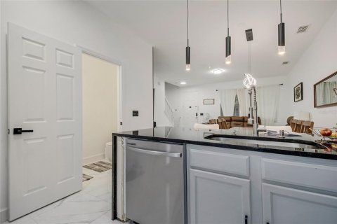 Touwnhouse à vendre à Orlando, Floride: 4 chambres, 151.24 m2 № 2296385 - photo 22