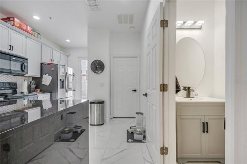 Touwnhouse à vendre à Orlando, Floride: 4 chambres, 151.24 m2 № 2296385 - photo 17