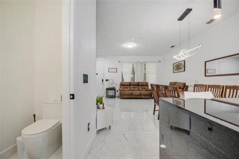 Touwnhouse à vendre à Orlando, Floride: 4 chambres, 151.24 m2 № 2296385 - photo 14