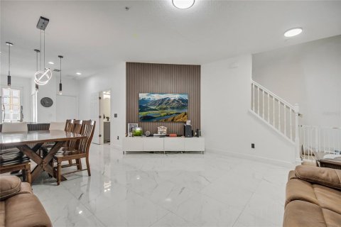 Touwnhouse à vendre à Orlando, Floride: 4 chambres, 151.24 m2 № 2296385 - photo 8