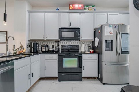 Touwnhouse à vendre à Orlando, Floride: 4 chambres, 151.24 m2 № 2296385 - photo 21