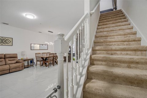 Touwnhouse à vendre à Orlando, Floride: 4 chambres, 151.24 m2 № 2296385 - photo 26