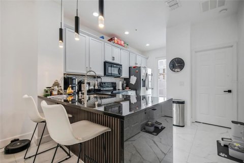 Touwnhouse à vendre à Orlando, Floride: 4 chambres, 151.24 m2 № 2296385 - photo 16