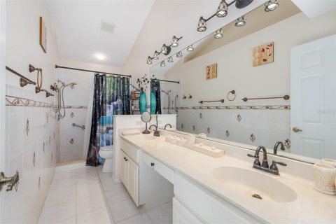 House in New Port Richey, Florida 2 bedrooms, 124.77 sq.m. № 2391572 - photo 24