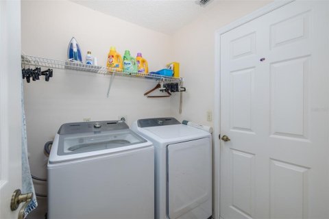 House in New Port Richey, Florida 2 bedrooms, 124.77 sq.m. № 2391572 - photo 28