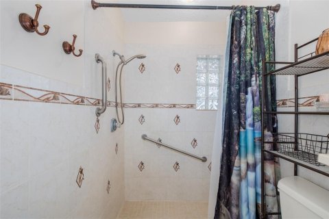 House in New Port Richey, Florida 2 bedrooms, 124.77 sq.m. № 2391572 - photo 23