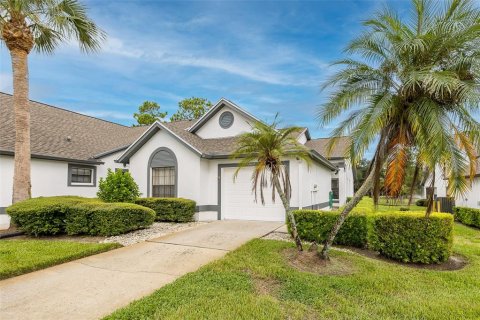 House in New Port Richey, Florida 2 bedrooms, 124.77 sq.m. № 2391572