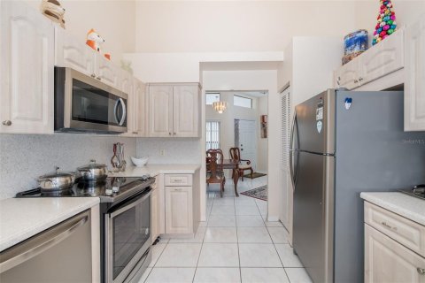 House in New Port Richey, Florida 2 bedrooms, 124.77 sq.m. № 2391572 - photo 7