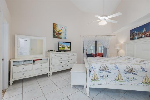 House in New Port Richey, Florida 2 bedrooms, 124.77 sq.m. № 2391572 - photo 20