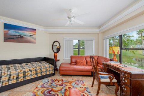 House in New Port Richey, Florida 2 bedrooms, 124.77 sq.m. № 2391572 - photo 17