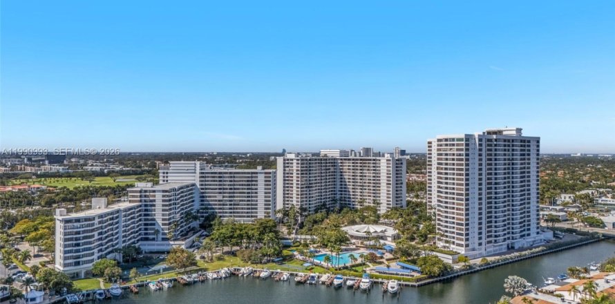 Condominio en Hallandale Beach, Florida, 1 dormitorio  № 2057542