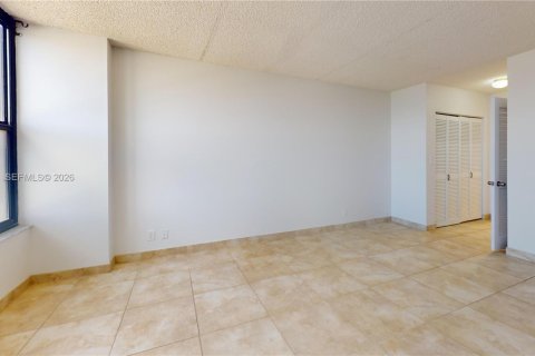 Condominio en alquiler en Hallandale Beach, Florida, 1 dormitorio, 88.26 m2 № 2057542 - foto 5