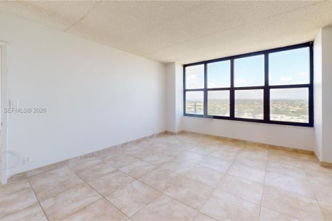 Condominio en alquiler en Hallandale Beach, Florida, 1 dormitorio, 88.26 m2 № 2057542 - foto 7