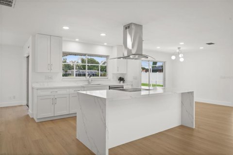 Casa en venta en Cape Coral, Florida, 4 dormitorios, 164.72 m2 № 1855463 - foto 8