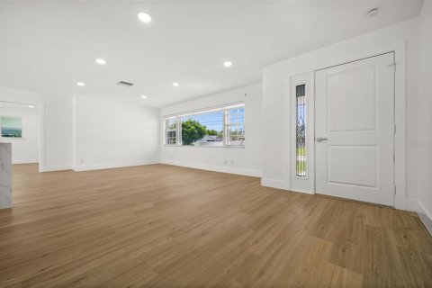 Casa en venta en Cape Coral, Florida, 4 dormitorios, 164.72 m2 № 1855463 - foto 12