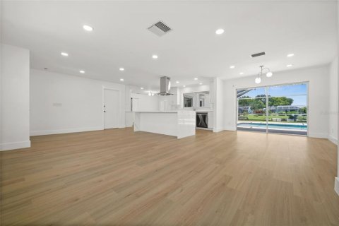 Casa en venta en Cape Coral, Florida, 4 dormitorios, 164.72 m2 № 1855463 - foto 13